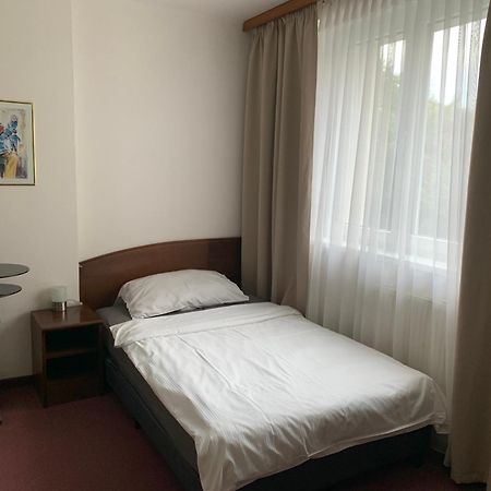 Hotel-Pension Kamyk Praag Buitenkant foto