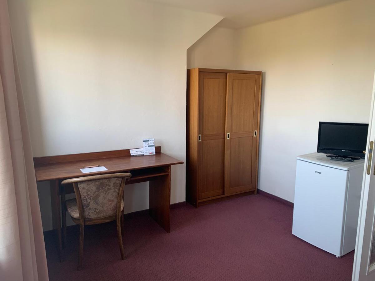 Hotel-Pension Kamyk Praag Buitenkant foto