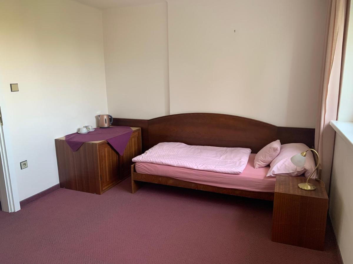 Hotel-Pension Kamyk Praag Buitenkant foto