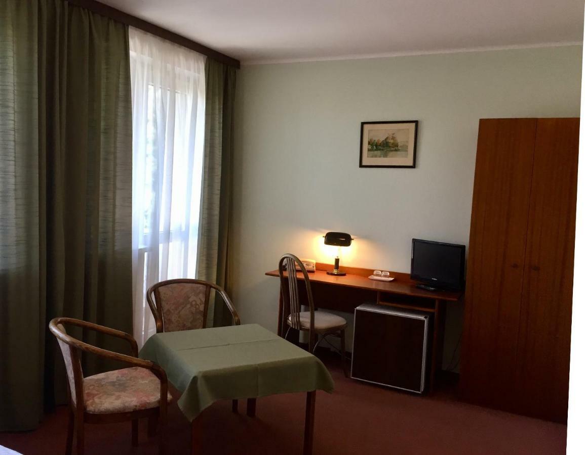 Hotel-Pension Kamyk Praag Buitenkant foto