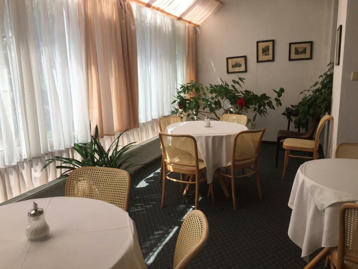Hotel-Pension Kamyk Praag Buitenkant foto