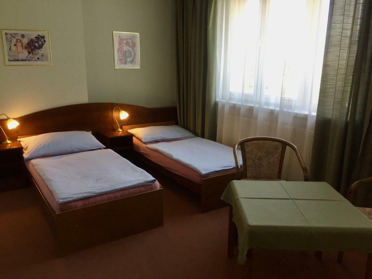 Hotel-Pension Kamyk Praag Buitenkant foto